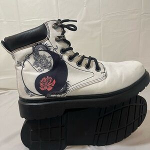 RAAD Women's White Suede Yin Yang Dragon Boots Sz 9